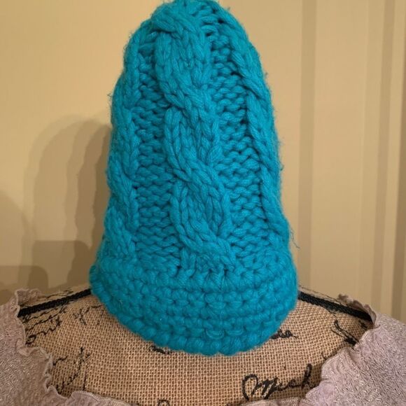 Ivivva knitted toque hat turquoise cable knit - Picture 3 of 3
